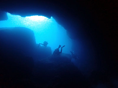 ハチの巣ホール　宮古島