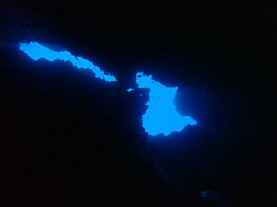 クロスホール 宮古島 地形