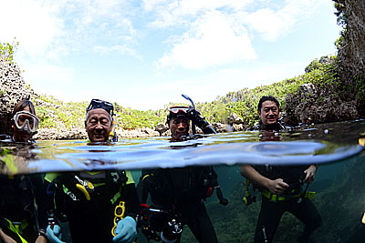 蜂の巣ホール　池浮上