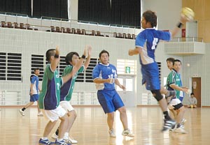 �e�����ŔM�킪�J��L����ꂽ���S���A��쑍���̈��